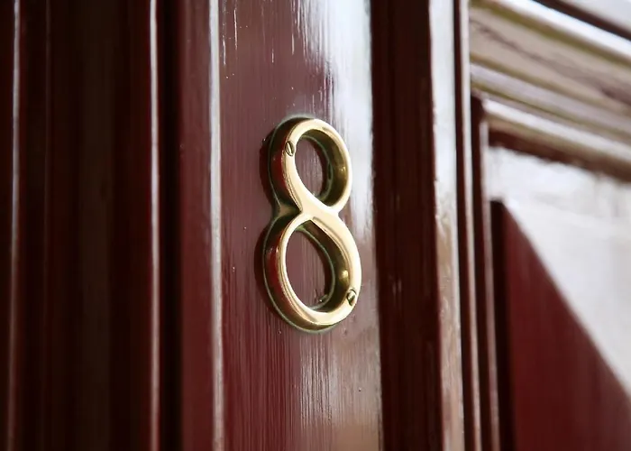 Alexandra Court Bed & Breakfast 3*