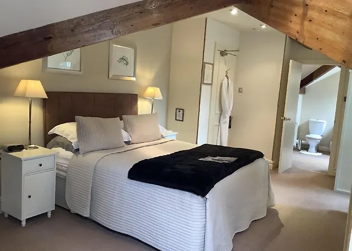 Alexandra Court Bed & Breakfast 3*