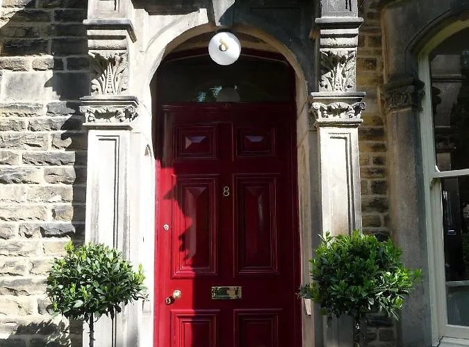 Alexandra Court Bed & Breakfast 3*