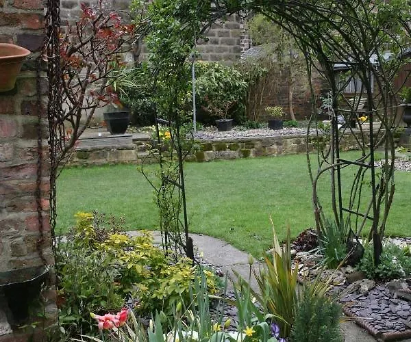 Bed & Breakfast Alexandra Court