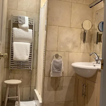 Alexandra Court לינה וארוחת בוקר
